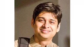 শিক্ষার্থীদের পক্ষে আওয়াজ তোলা আইনজীবী কে এই মানজুর মতিন?
