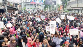 ময়মনসিংহে গণমিছিলে স্কুল-কলেজ-বিশ্ববিদ্যালয় শিক্ষার্থীরা