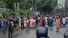 সায়েন্সল্যাবে শিক্ষার্থীদের গণমিছিল, সড়ক অবরোধ