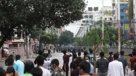 উত্তরায় বিক্ষোভকারীদের সঙ্গে পুলিশের সংঘর্ষ