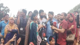 সরকার পতনের ডাক দিয়ে শহীদ মিনার ছাড়লেন আন্দোলনকারীরা