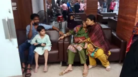 বাবার জন্য অঝোরে কাঁদছে মেয়ে স্নিগ্ধা