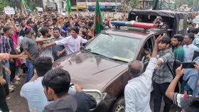 নারায়ণগঞ্জে বিজিবি-ম্যাজিস্ট্রেটের গাড়ি আটকে বিক্ষোভ&nbsp;