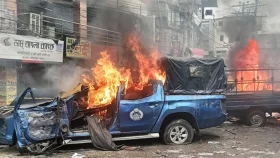গাজীপুরে পুলিশের গাড়িতে আগুন
