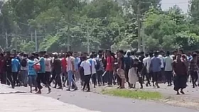 সিরাজগঞ্জে গুলিতে নিহত ৩, এমপিদের বাড়িতে হামলা