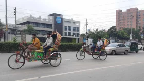 রাজধানীতে গণপরিবহনের চাপ কম