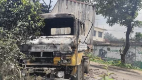 রাস্তা পার হতে গিয়ে গার্মেন্টস শ্রমিক নিহত, লরিতে আগুন