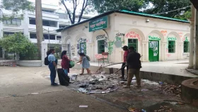 ক্যাম্পাস পরিচ্ছন্নতায় ঢাবি শিক্ষার্থীরা
