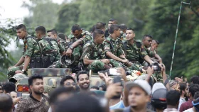 বিক্ষোভ দমনে সেনাবাহিনীর অস্বীকৃতি হাসিনার ভাগ্য নির্ধারণ করে দেয়