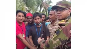 সোনাইমুড়ি থানা থেকে লুট হওয়া অস্ত্র ফিরিয়ে দিল ছাত্ররা