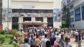 চাকরি ফেরত চান জাতীয় বিশ্ববিদ্যালয়ের ৮ শতাধিক কর্মকর্তা-কর্মচারী