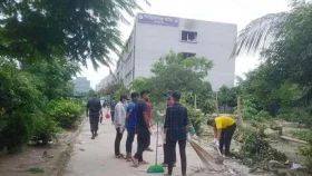 সিদ্ধিরগঞ্জ থানা পরিষ্কার করল শিক্ষার্থীরা