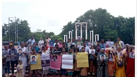 'বাবার স্পর্শ পাইনি সাত বছর, জীবিত না মৃত সেটাও অজানা'