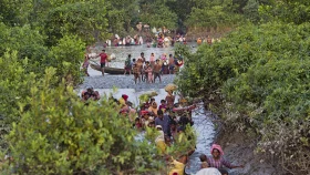বাংলাদেশ সীমান্তবর্তী মংডুতে ভয়াবহ ড্রোন হামলা, শত শত নিহতের শঙ্কা