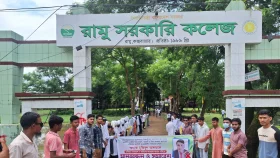 ২৪ ঘণ্টার মধ্যে অধ্যক্ষের অপসারণ চান শিক্ষার্থীরা