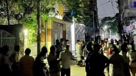 সাবেক স্বরাষ্ট্রমন্ত্রী আসাদুজ্জামান খান কামালকে আটক করতে বাড়ি ঘেরাও