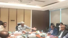নিত্য পণ্যের দাম কমার নিশ্চয়তা দিলেন অর্থ  উপদেষ্টা
