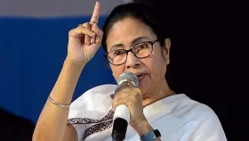 বাংলাদেশের আন্দোলনে উৎসাহিত হয়ে বিরোধীরা ক্ষমতা দখলের চেষ্টা করছে: মমতা