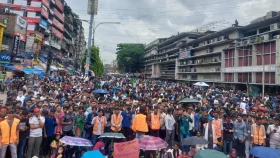 রাজপথ ছাড়েনি চট্টগ্রামের শিক্ষার্থীরা