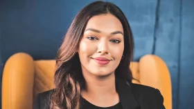 মেকাপ করতে করতে আরজি কর কাণ্ডের প্রতিবাদ ইনফ্লুয়েন্সারের!&nbsp;