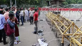 ফোন চেক করে হেনস্তা, যা বলল বৈষম্যবিরোধী ছাত্র আন্দোলন