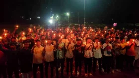 কলকাতার নারী চিকিৎসককে ধর্ষণের প্রতিবাদে জাবিতে মোমবাতি প্রজ্জ্বলন