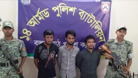 উখিয়ায় রোহিঙ্গা ক্যাম্পে অস্ত্রসহ তিন সন্ত্রাসী গ্রেফতার