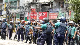 বিক্ষোভে অপ্রয়োজনীয় ও অতিরিক্ত বল প্রয়োগ করেছে আইনশৃঙ্খলা বাহিনী