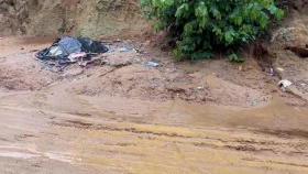 খাগড়াছড়ি-আলুটিলা সড়কে পাহাড় ধস, যান চলাচল বন্ধ