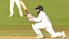 আঙুলে চোট মুশফিকের