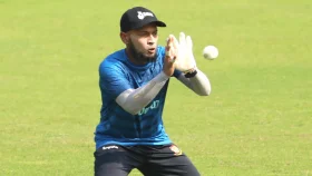 আঙুলে চোট মুশফিকের