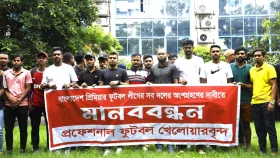 বিদেশিদের ছাড়া লিগ আয়োজনের দাবি ফুটবলারদের