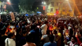 &lsquo;রাতের রাস্তা দখল&rsquo; কতটা চাপে পশ্চিমবঙ্গের রাজনৈতিক দলগুলো?&nbsp;