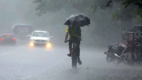 দেশজুড়ে ভারি বর্ষণের পাশাপাশি পাহাড় ধসের শঙ্কা