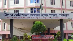 ছাত্র আন্দোলনে আহতদের দেখতে চমেকে উপদেষ্টা ফারুক-ই-আজম