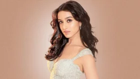 সহকর্মীকে প্রেমের প্রস্তাব দিয়ে প্রত্যাখ্যাত হলেন শ্রদ্ধা! &nbsp;