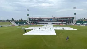 বাংলাদেশ-পাকিস্তান টেস্ট, মাঠ ভেজা থাকায় টসে দেরি