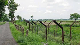 টাকার বিনিময়ে ভারতে আশ্রয় নিচ্ছেন &lsquo;প্রভাবশালীরা&rsquo;, বদলাচ্ছেন পরিচয়