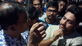৫ দাবিতে বিআইডব্লিউটিএ ঘেরাও, এসে কন্ট্রোল অফিস বন্ধ পেলেন উপদেষ্টা নাহিদ