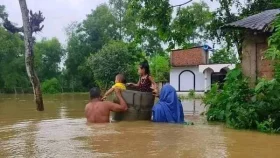 হঠাৎ বন্যায় বিপর্যস্ত ৯ জেলা