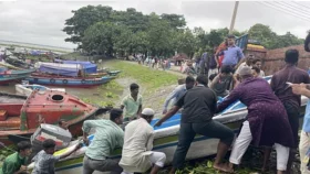 ১৭ স্পিডবোট নিয়ে উদ্ধার কাজে চাঁদপুরের শিক্ষার্থীরা