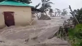বুড়বুড়িয়ায় গোমতী নদীর বাঁধ ভেঙে জনবসতি প্লা&zwnj;বিত