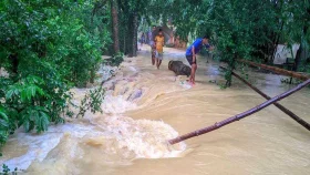 বন্যাদুর্গত এলাকায় স্বাস্থ্যকর্মীদের ছুটি বাতিল