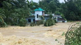 গোমতী নদীর বাঁধ ভেঙে ৪০ গ্রাম প্লাবিত