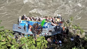 নেপালে বাস নদীতে পড়ে ভারতীয় ১৪ নাগরিকের মৃত্যু