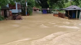 পানিবন্দিদের উদ্ধারে ফেসবুকে স্বজনদের আকুতি