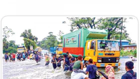 নজিরবিহীন বন্যা আক্রান্ত ৩৬ লাখ মৃত্যু ৮