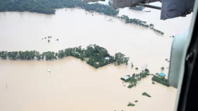 চারিদিকে শুধু পানি আর হাহাকার