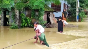 বন্যায় এখন পর্যন্ত মৃত্যু ১৩, পানিবন্দি ৯ লাখ পরিবার&nbsp;