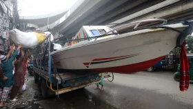 ত্রাণ আছে কিন্তু পৌঁছানো যাচ্ছে না স্পিডবোট সংকটে&nbsp;